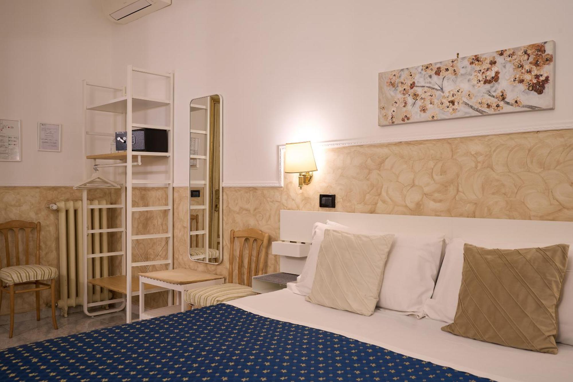 Ascot Hotel 2*